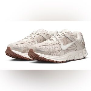 NIKE Zoom Vomero 5 Light Orewood Brown Metallic Sail Sneakers 7.5 NEW